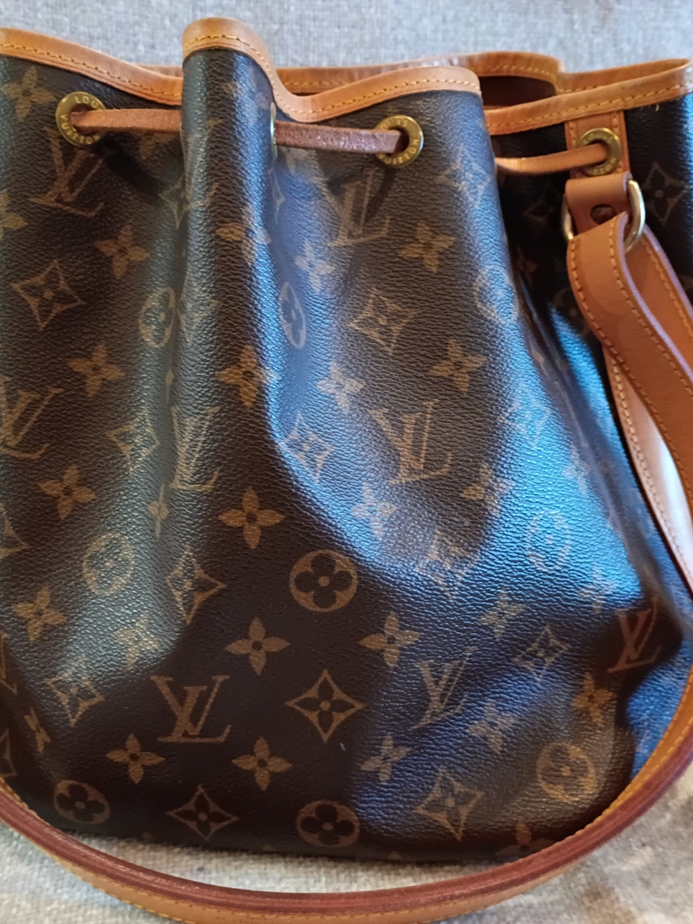 I'd put in the listing
Louis Vuitton Monogram Noé GM Vintage Bucket Bag AR0015